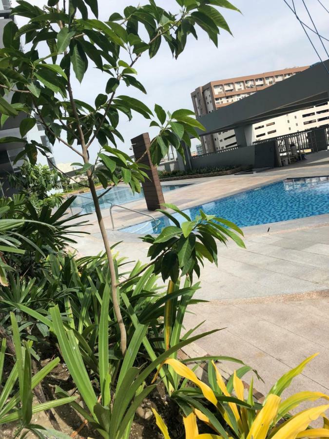 Cubao Manhattan Heights Unit 5A Tower C Quezon City Exterior photo